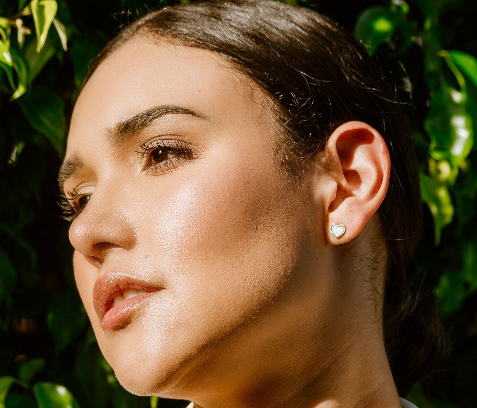 Mother of Pearl Heart-shaped Diamond Stud Earrings